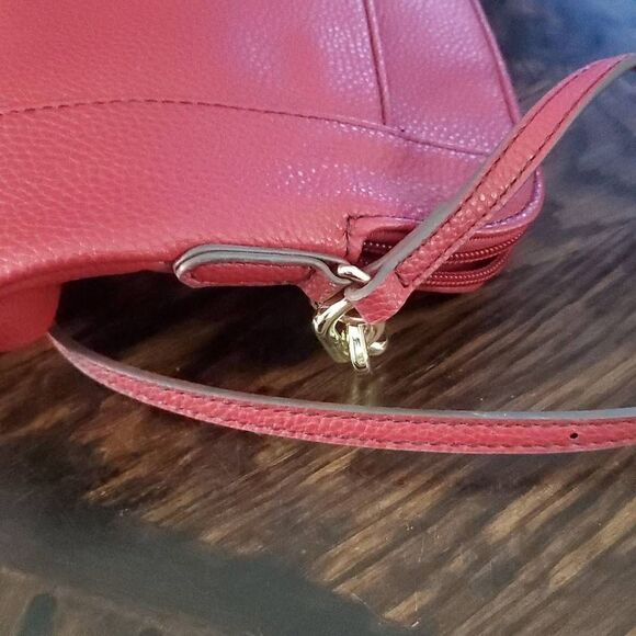 VINTAGE LIZ CLAIBORNE CROSSBODY FAUX LEATHER HANDBAG WITH GOLD CHAIN - Picture 7 of 7